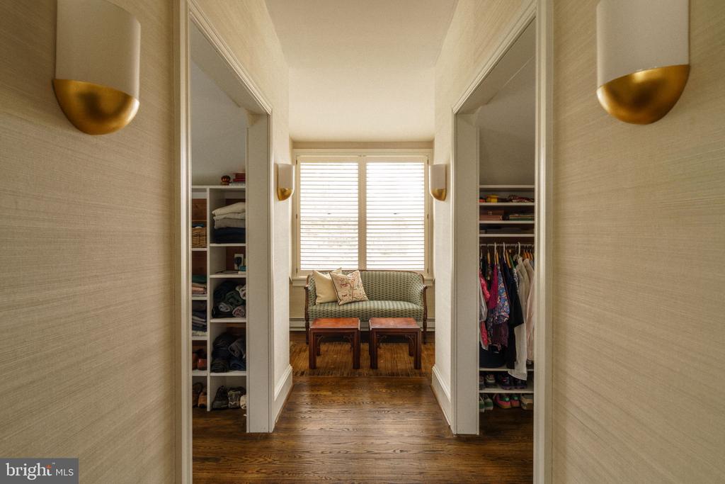 319 W MERMAID LANE