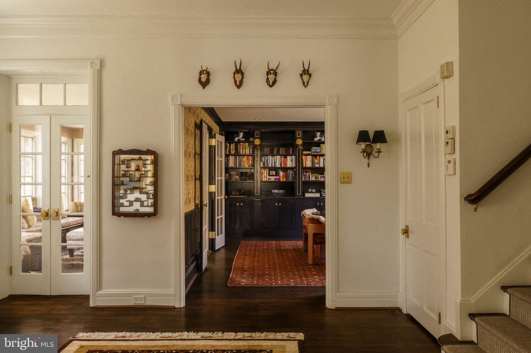 319 W MERMAID LANE