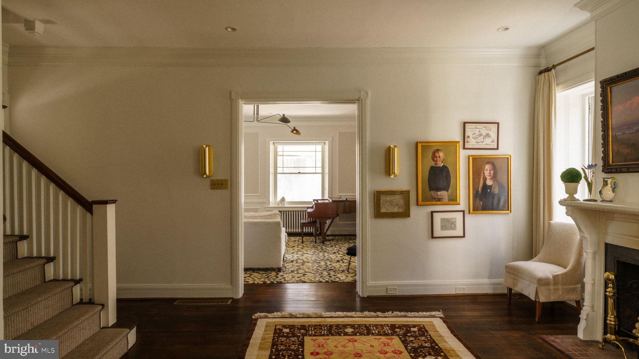 319 W MERMAID LANE