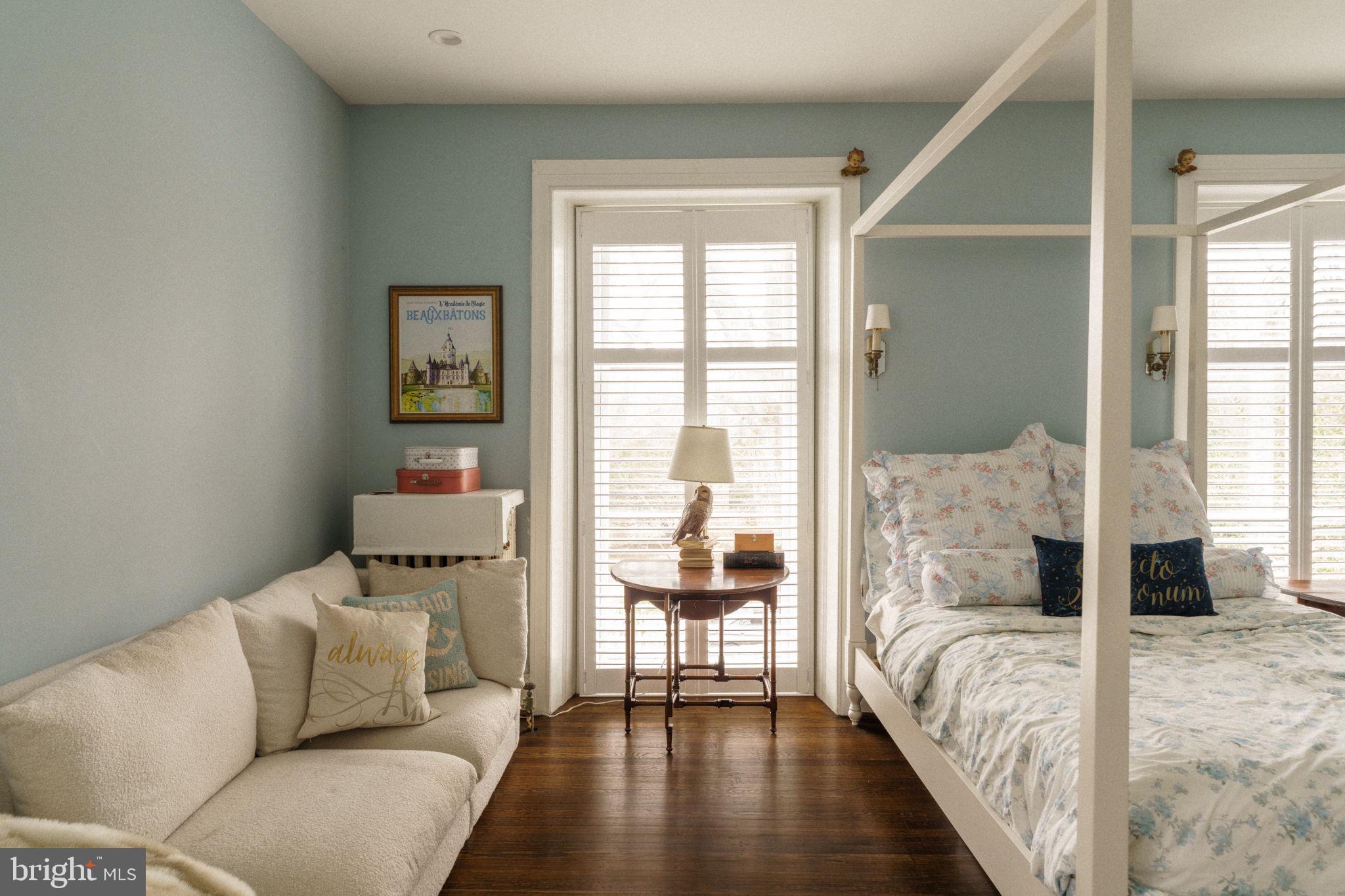 319 W MERMAID LANE