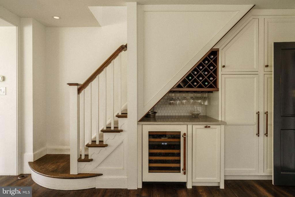 319 W MERMAID LANE