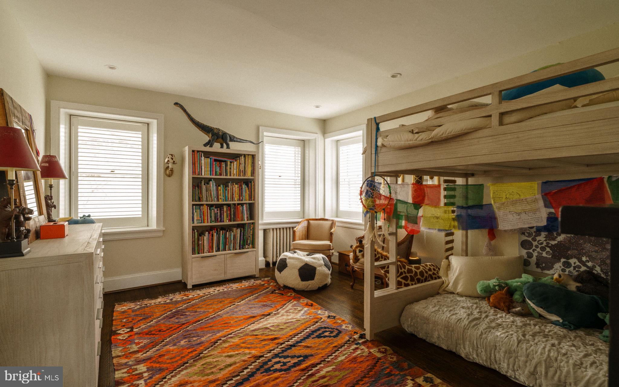 319 W MERMAID LANE