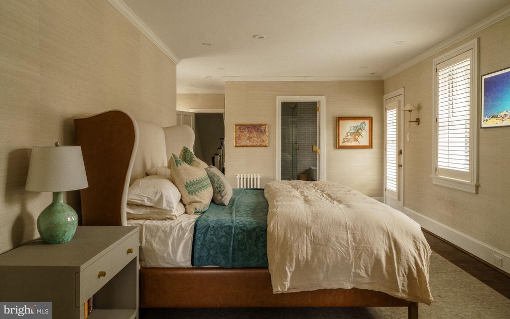 319 W MERMAID LANE