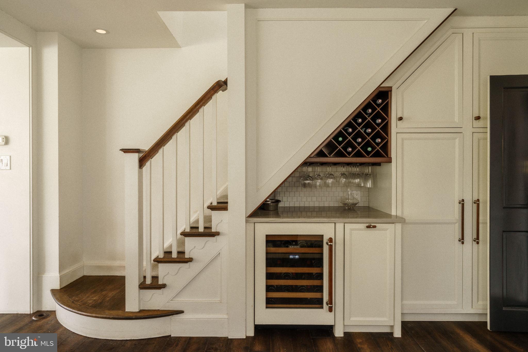 319 W MERMAID LANE