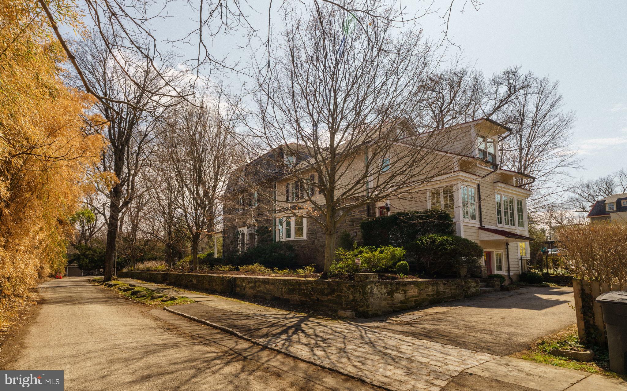 319 W MERMAID LANE