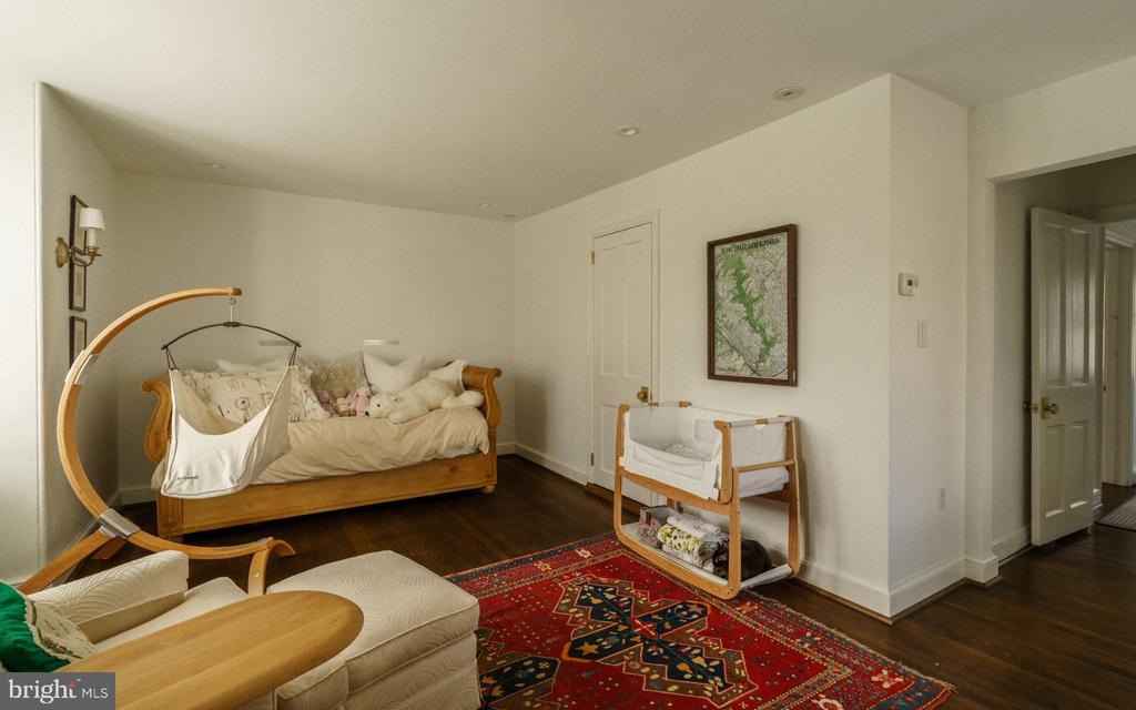 319 W MERMAID LANE