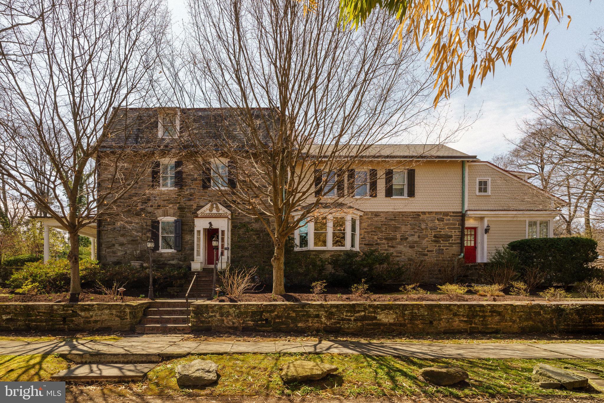 319 W MERMAID LANE