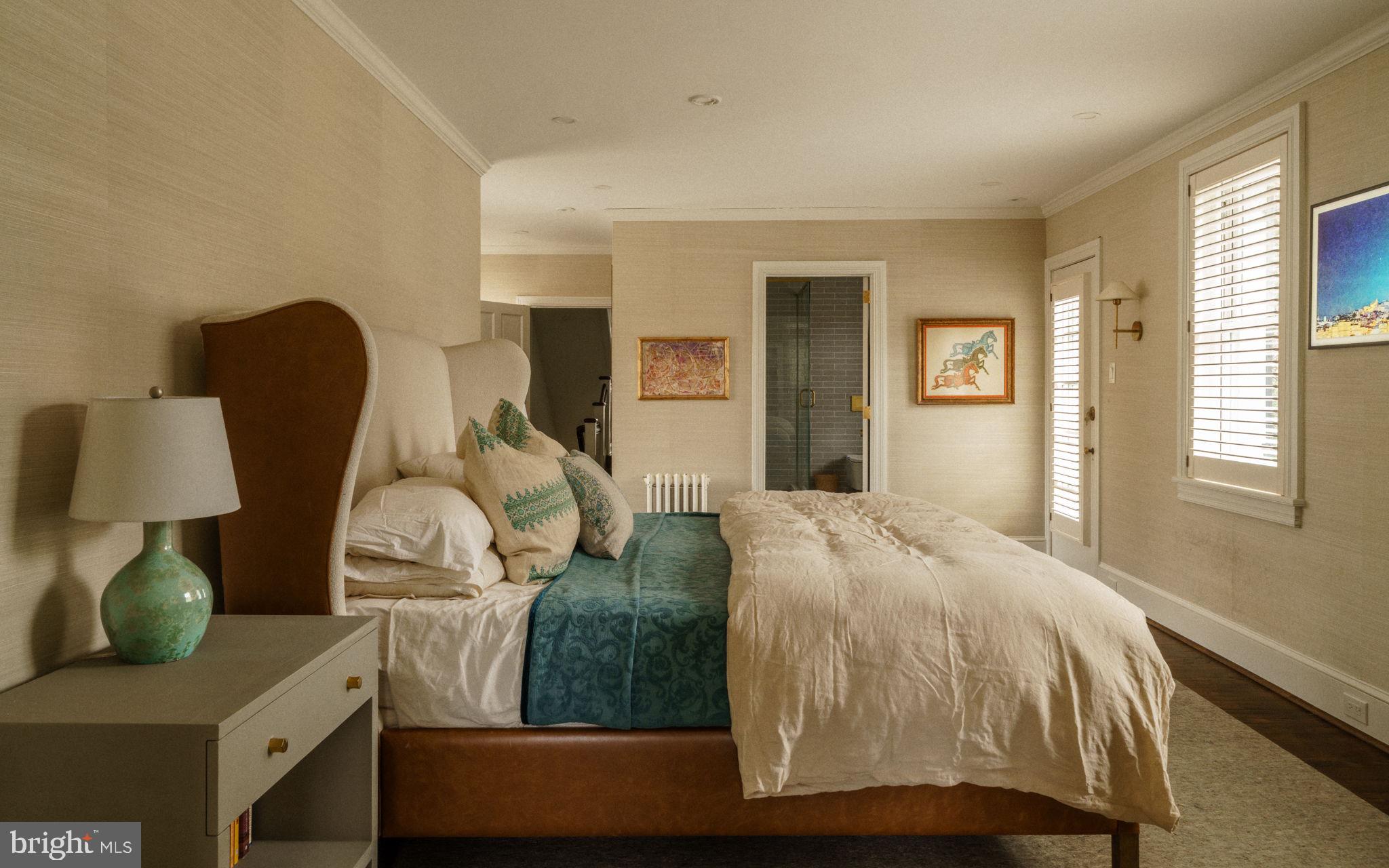 319 W MERMAID LANE