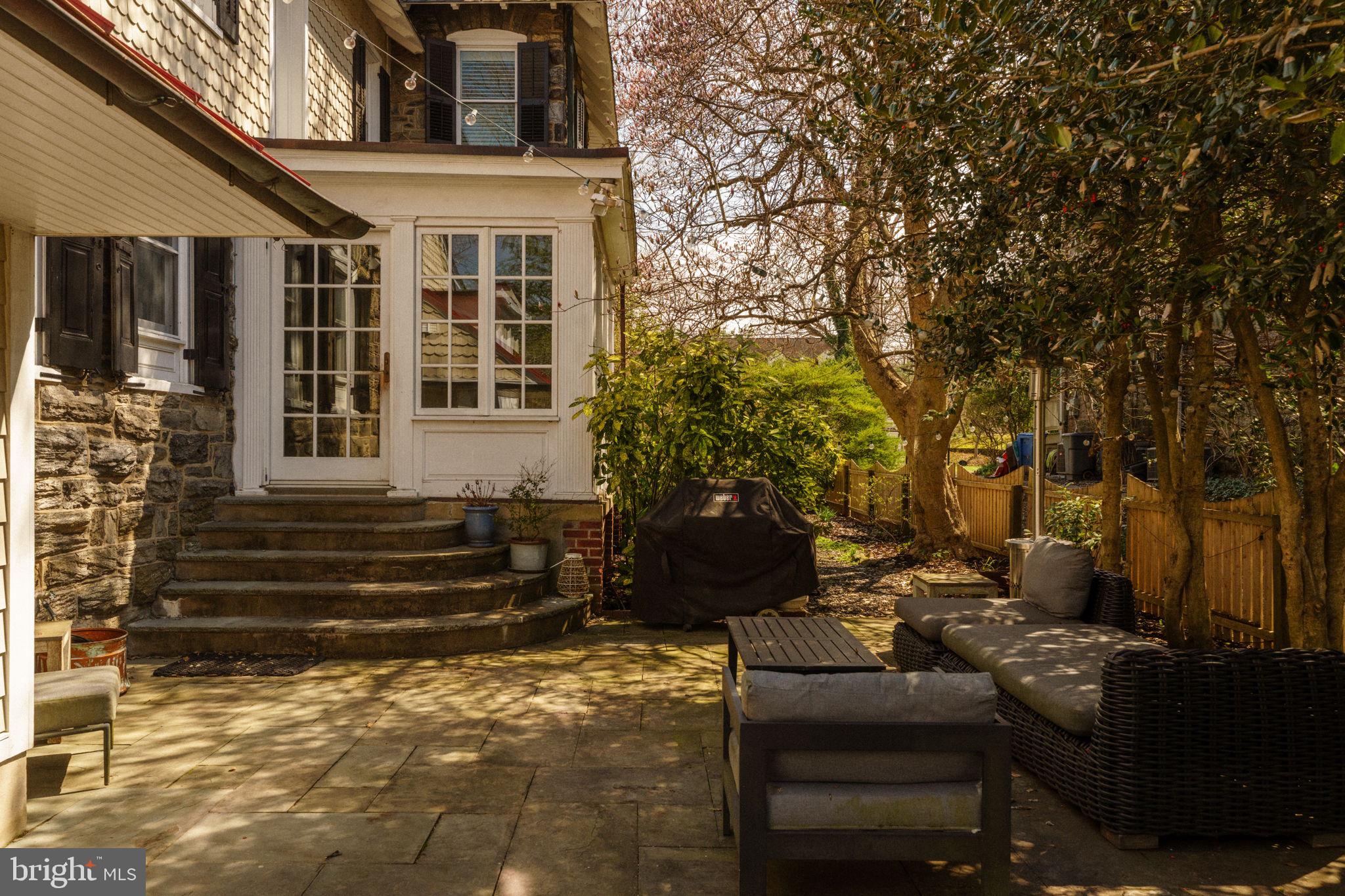 319 W MERMAID LANE