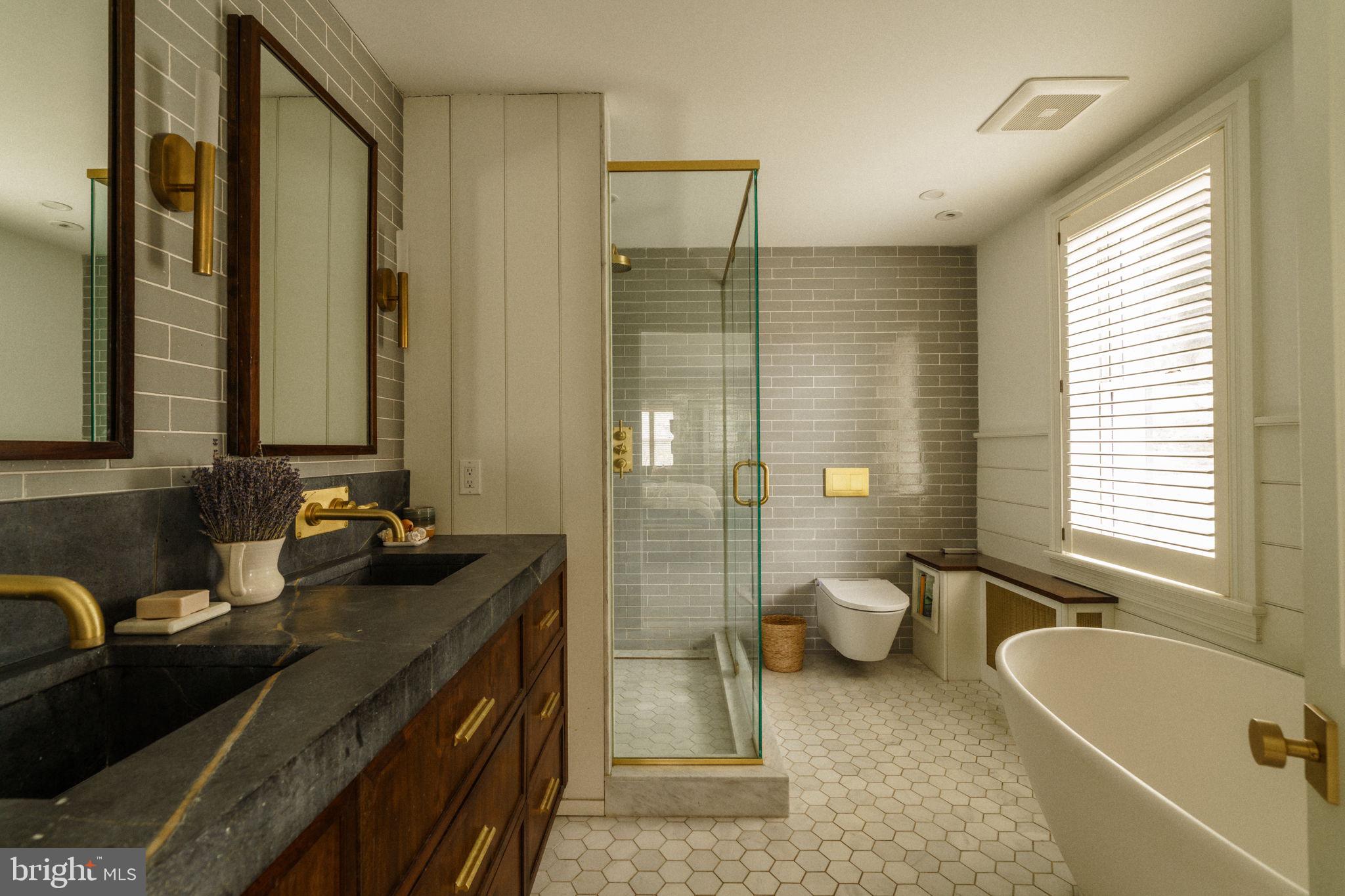 319 W MERMAID LANE