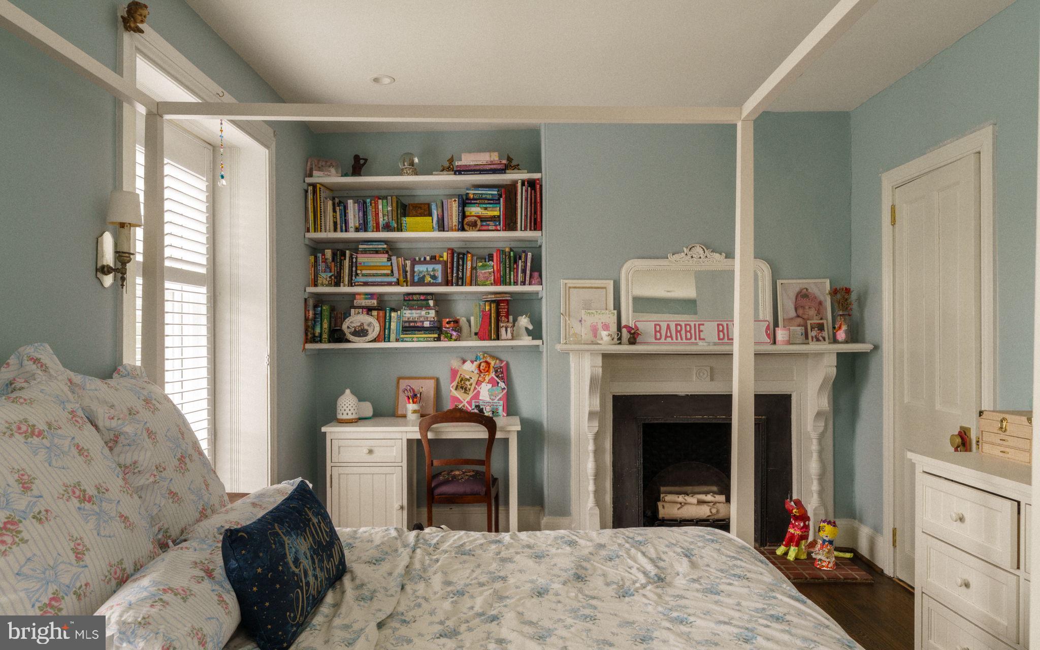 319 W MERMAID LANE