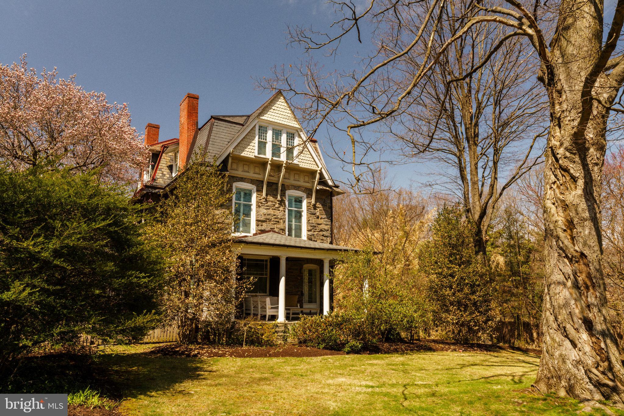 319 W MERMAID LANE