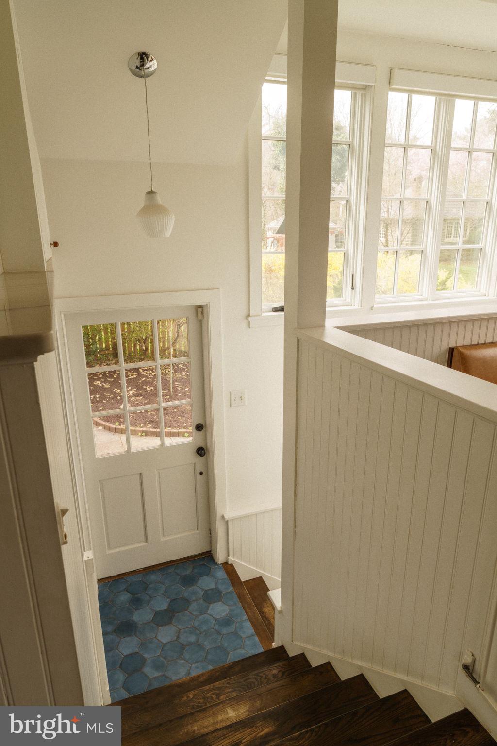 319 W MERMAID LANE