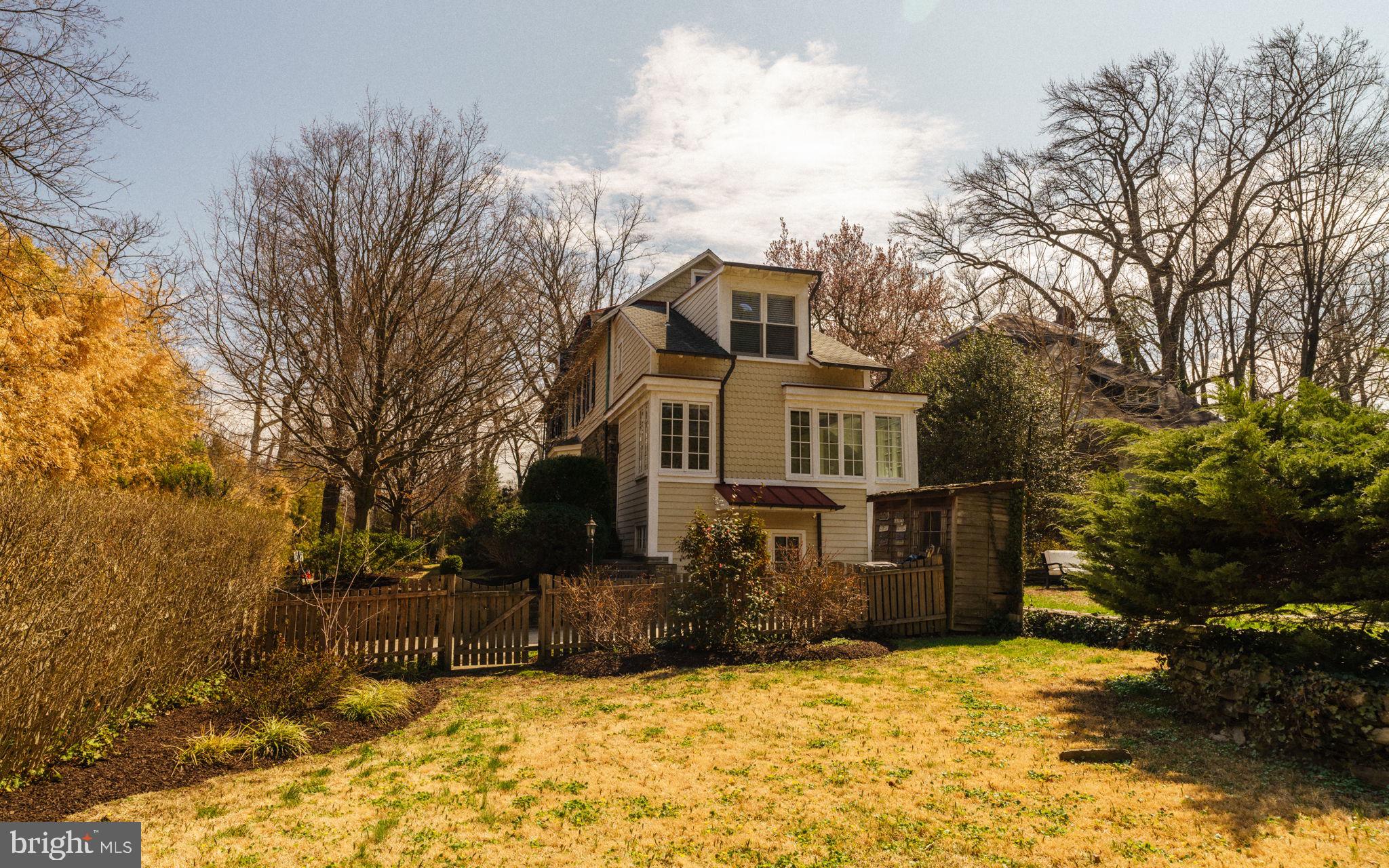 319 W MERMAID LANE