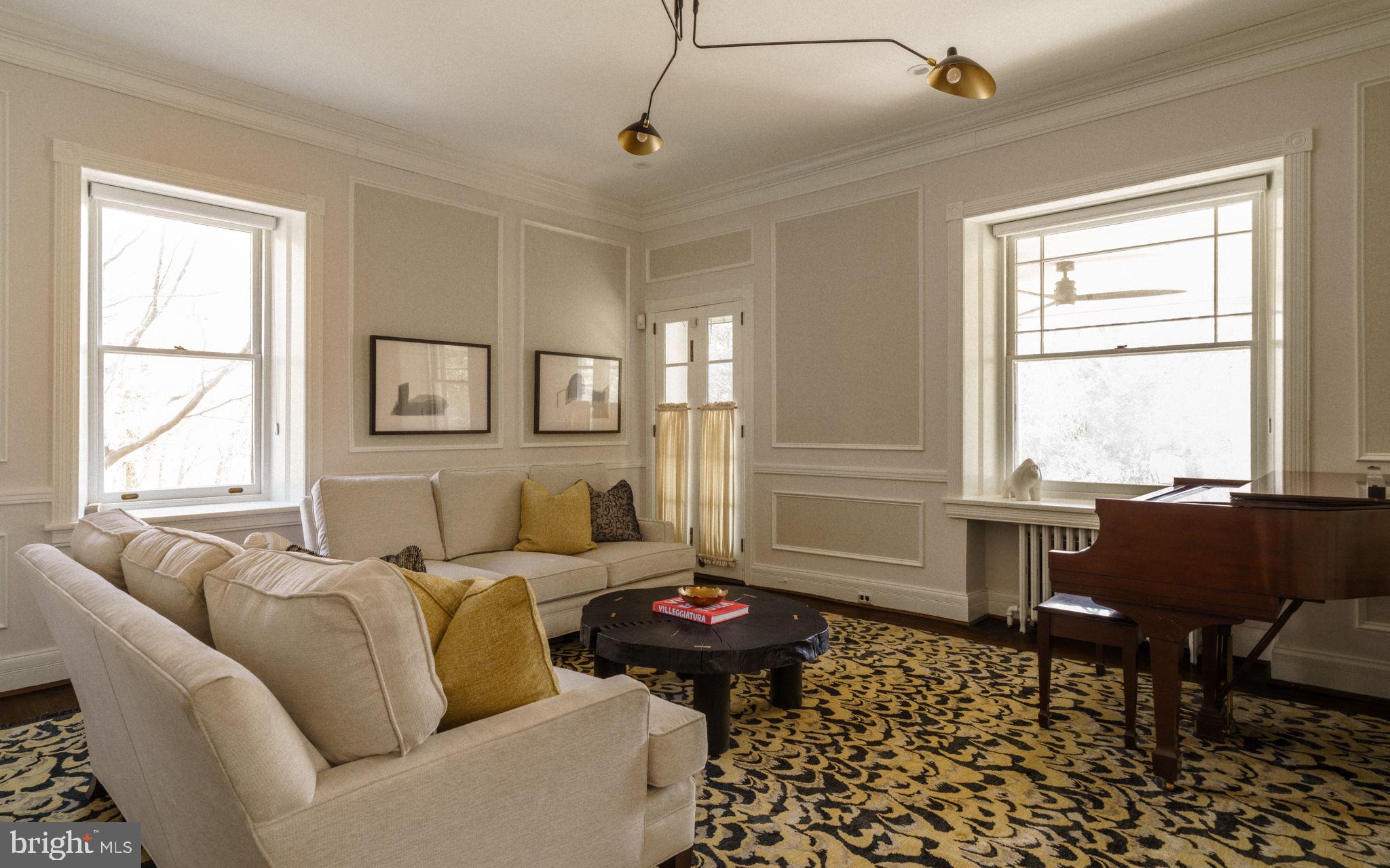 319 W MERMAID LANE