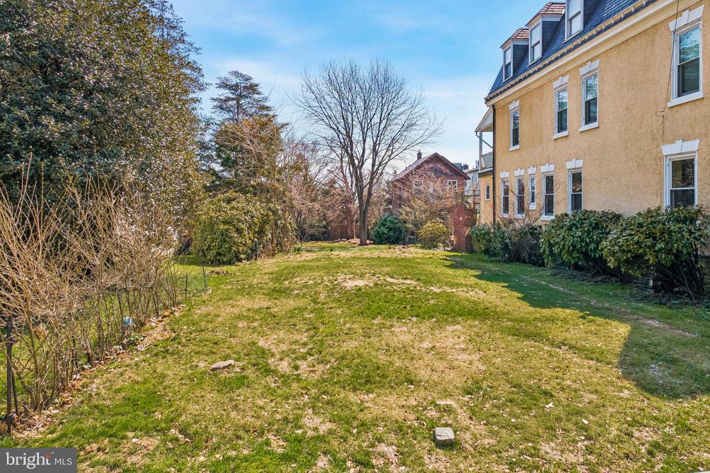 42 W SOUTHAMPTON AVENUE
