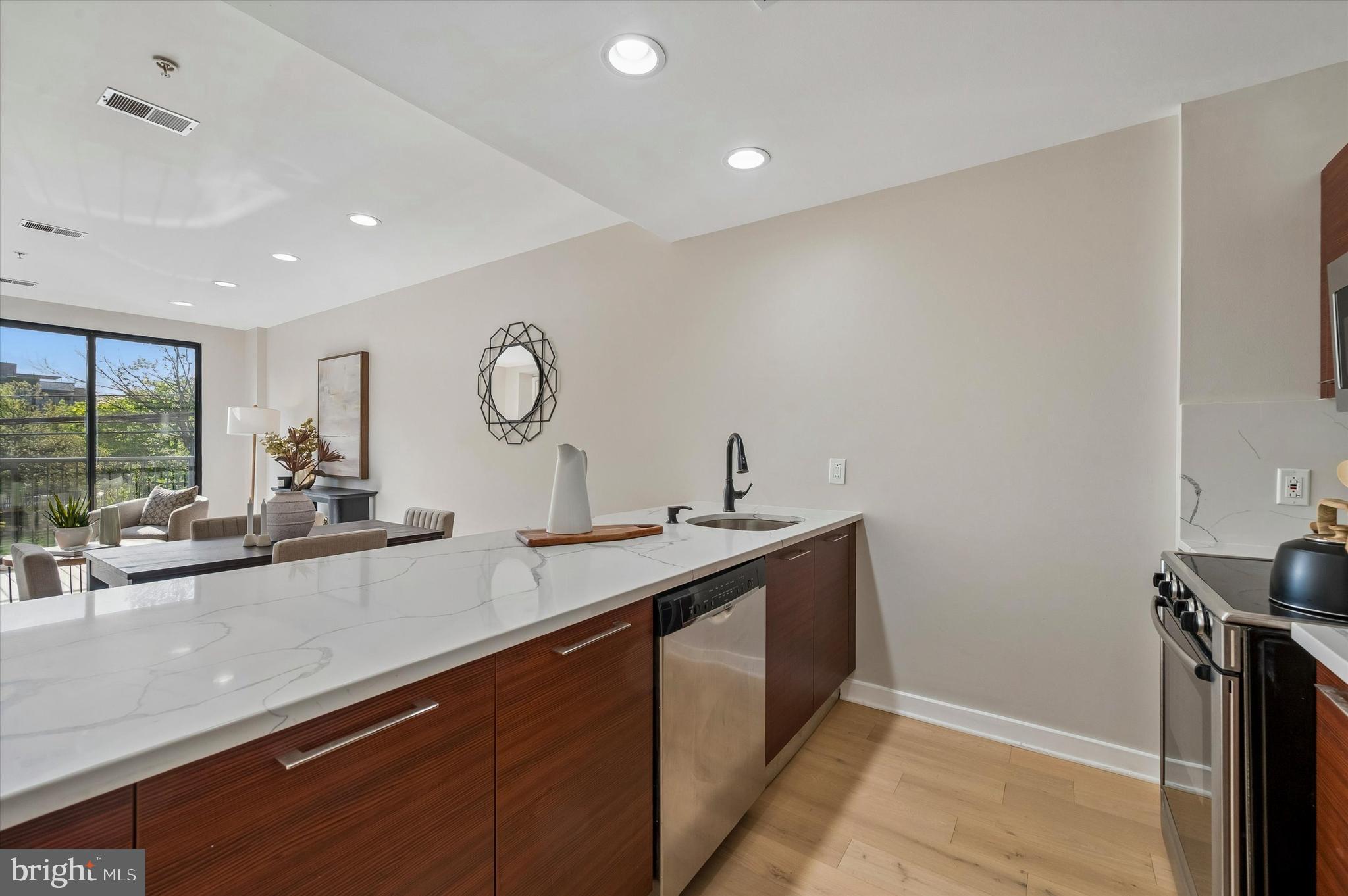 934-950 N 3RD STREET 202