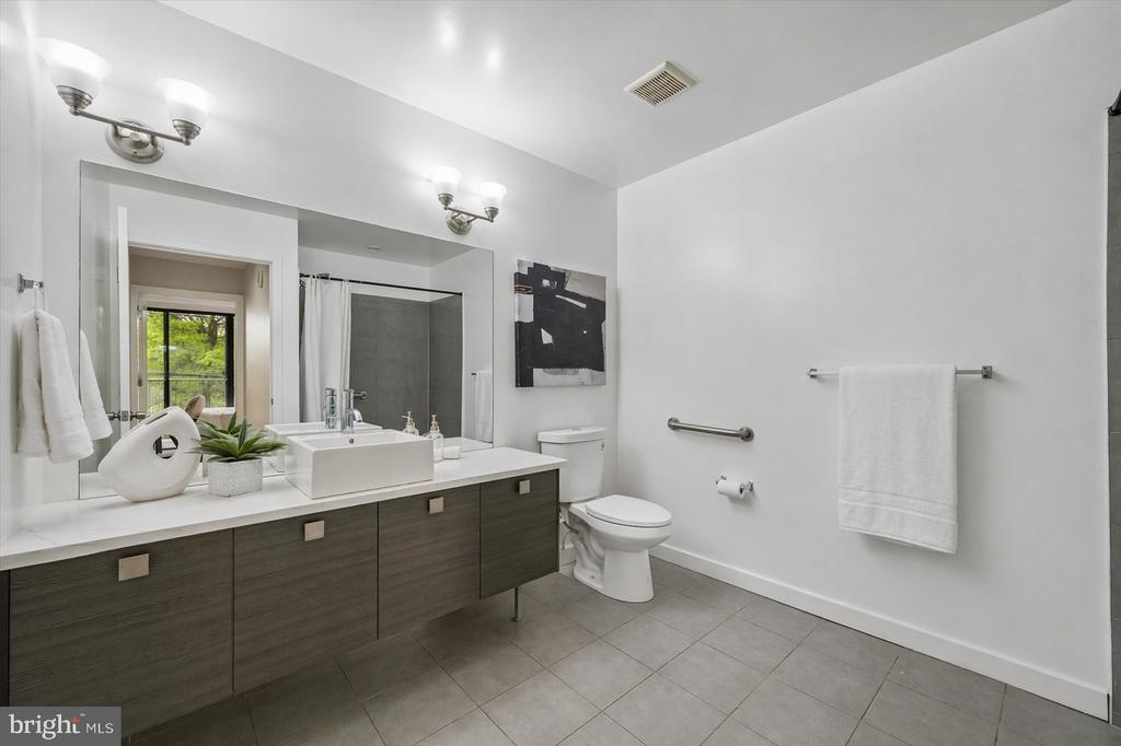 934-950 N 3RD STREET 202
