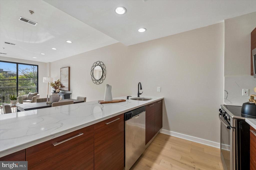 934-950 N 3RD STREET 202