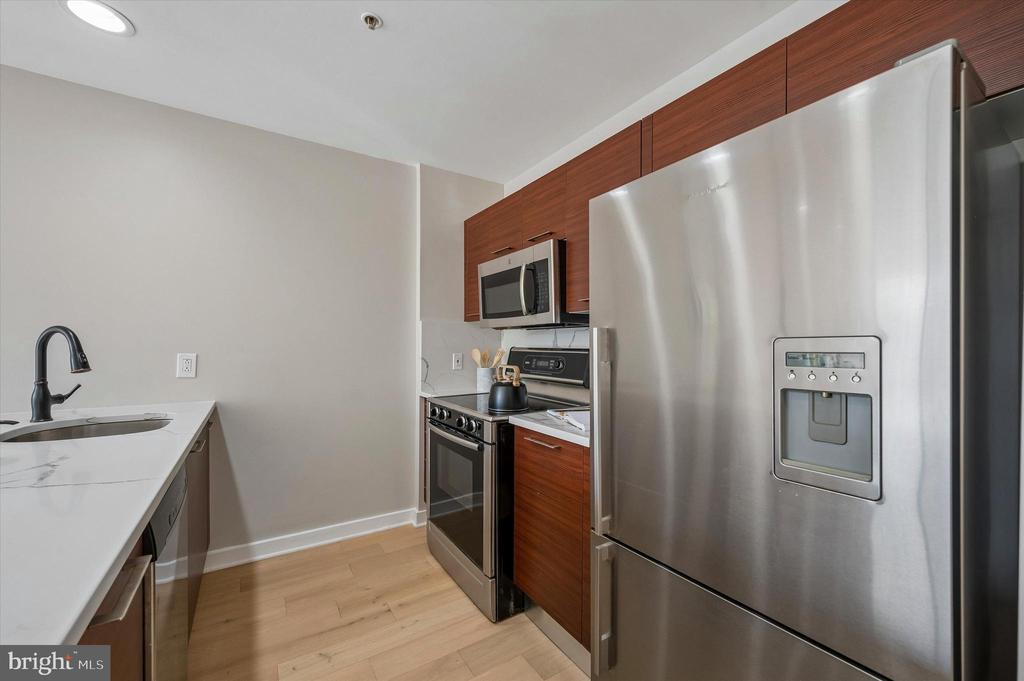 934-950 N 3RD STREET 202