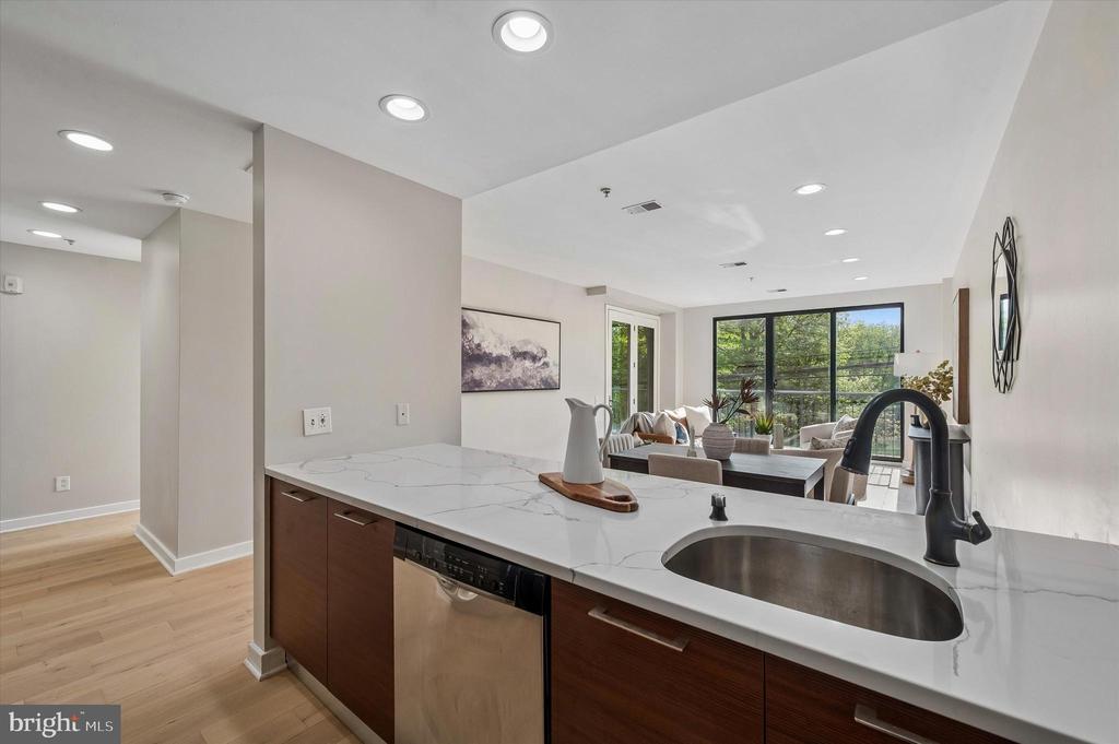 934-950 N 3RD STREET 202