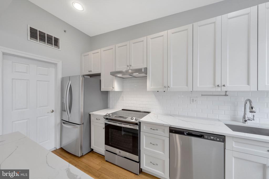 6-10 S STRAWBERRY STREET Unit: 13