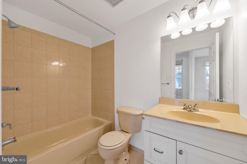 6-10 S STRAWBERRY STREET Unit: 13