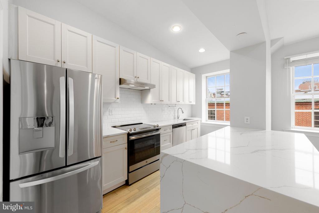 6-10 S STRAWBERRY STREET Unit: 13