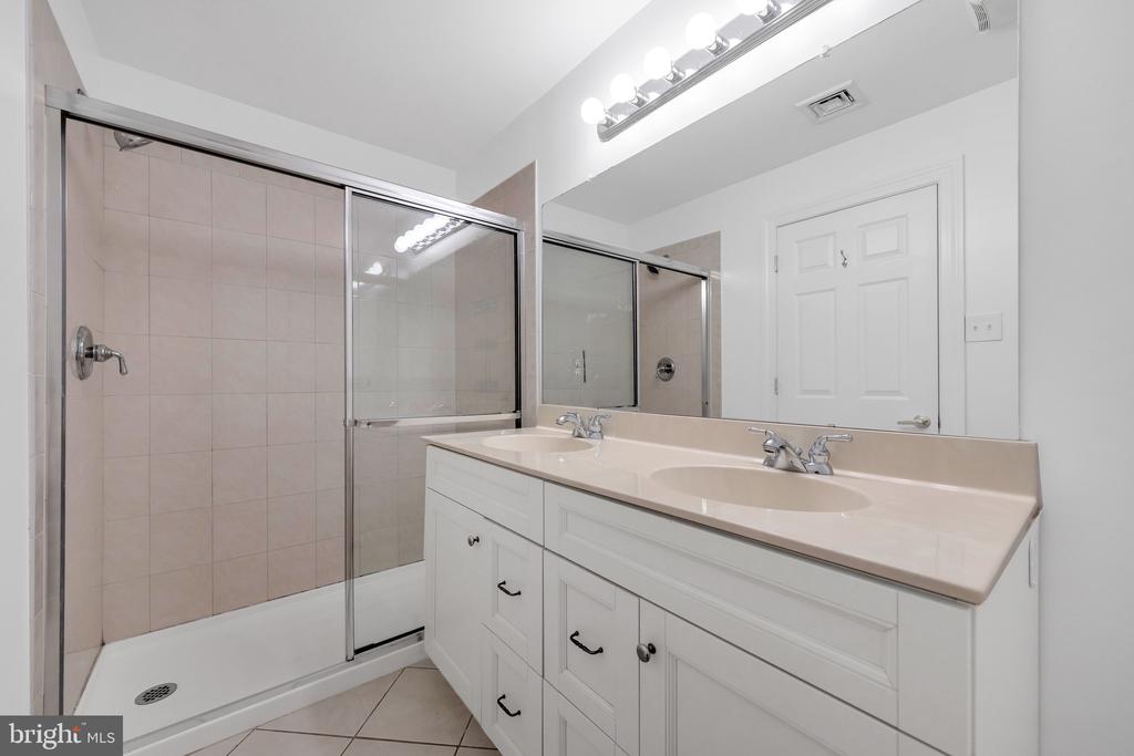 6-10 S STRAWBERRY STREET Unit: 13