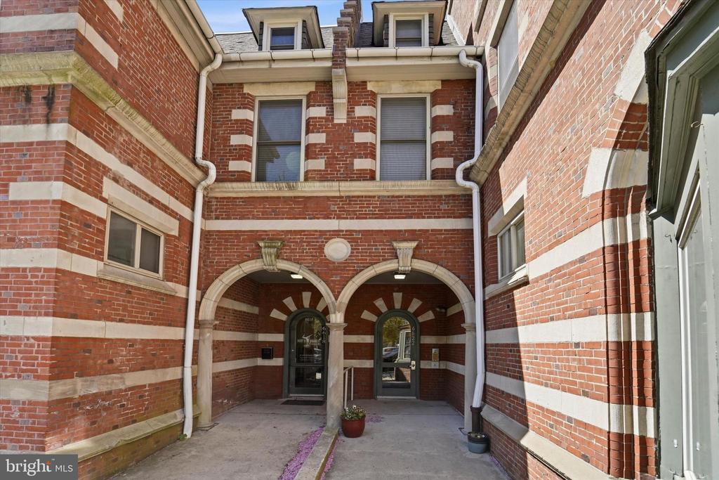 6614 GERMANTOWN AVENUE Unit: 2C