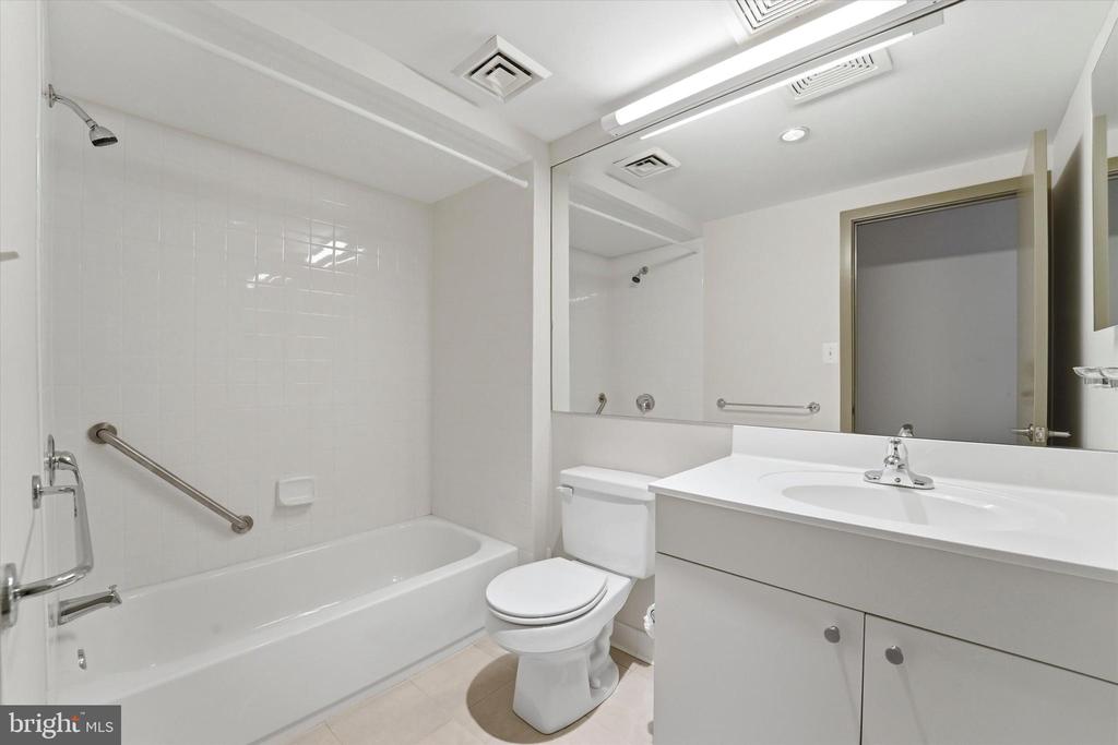 6614 GERMANTOWN AVENUE Unit: 2C