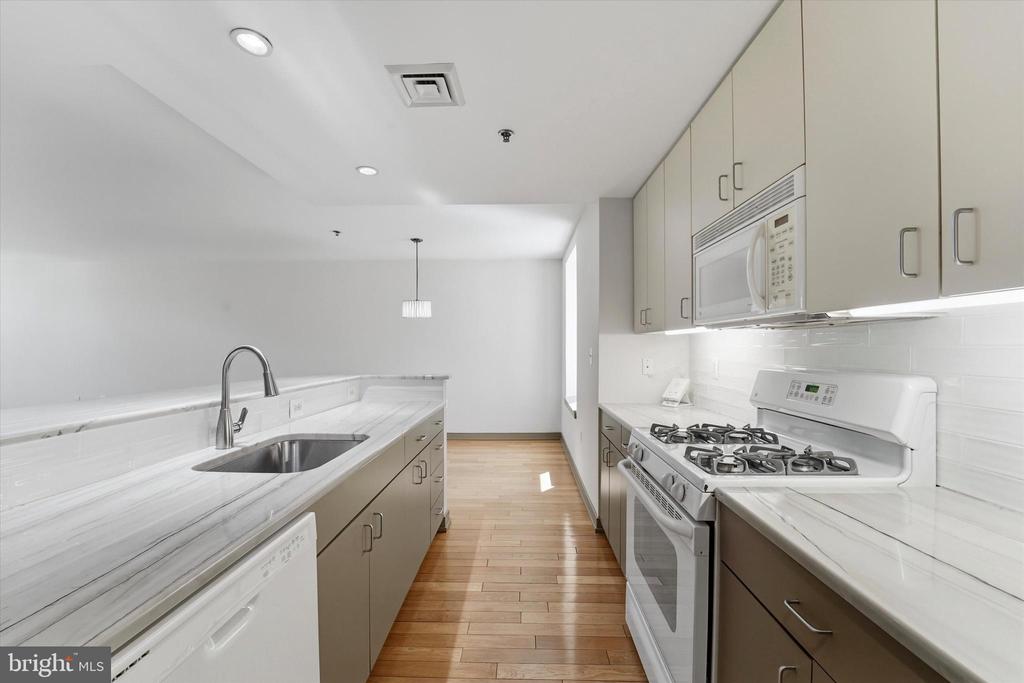 6614 GERMANTOWN AVENUE Unit: 2C
