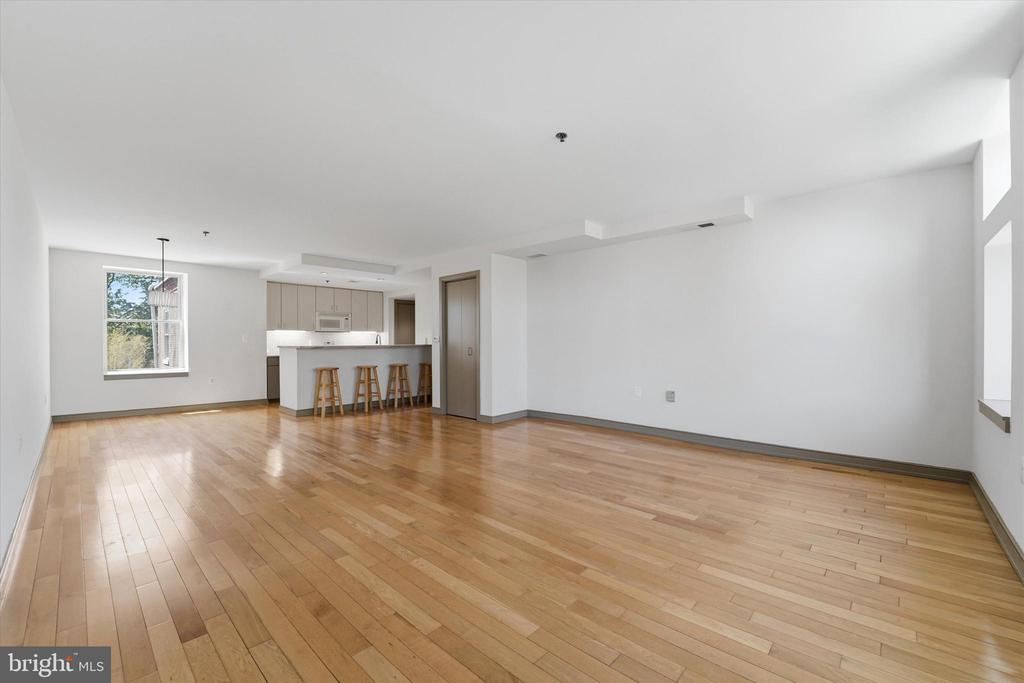 6614 GERMANTOWN AVENUE Unit: 2C