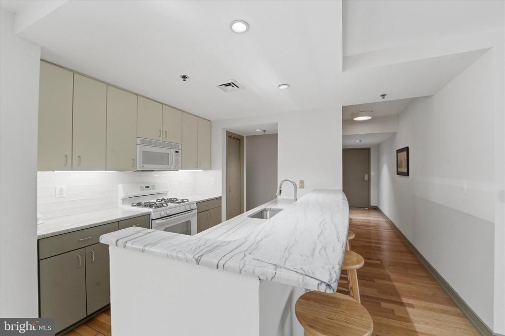 6614 GERMANTOWN AVENUE Unit: 2C