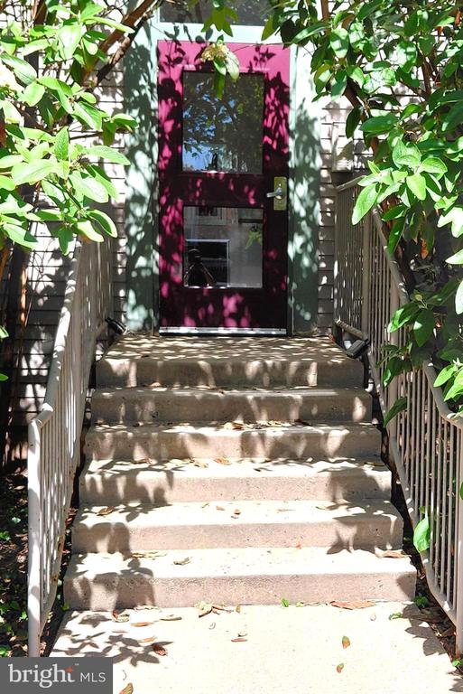 6614 GERMANTOWN AVENUE Unit: 2C