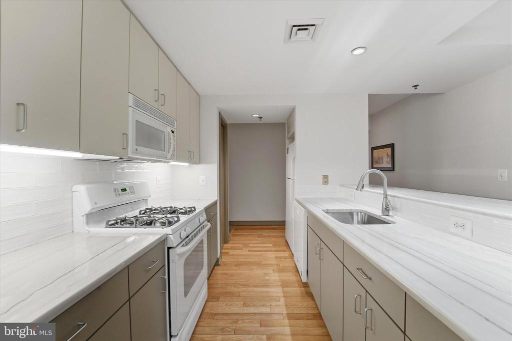 6614 GERMANTOWN AVENUE Unit: 2C