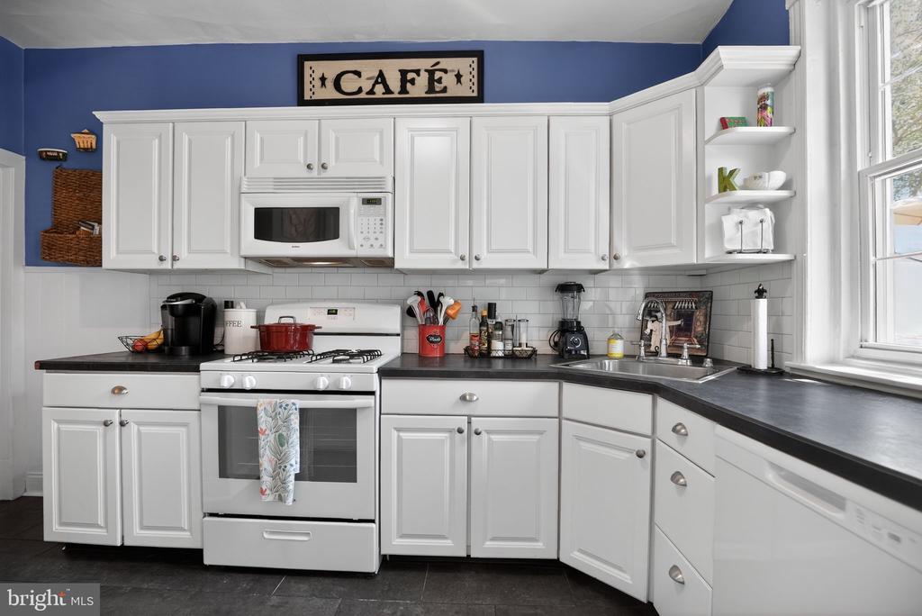 132 E HARTWELL LANE