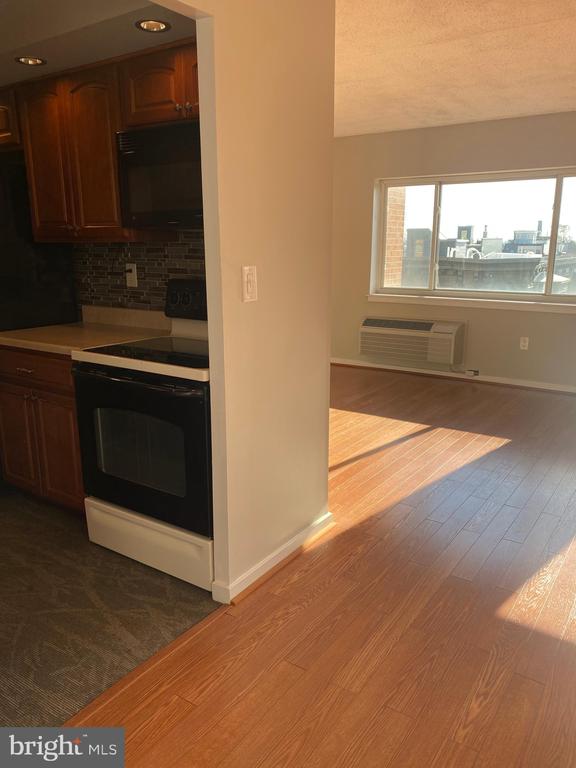 200 LOMBARD 624