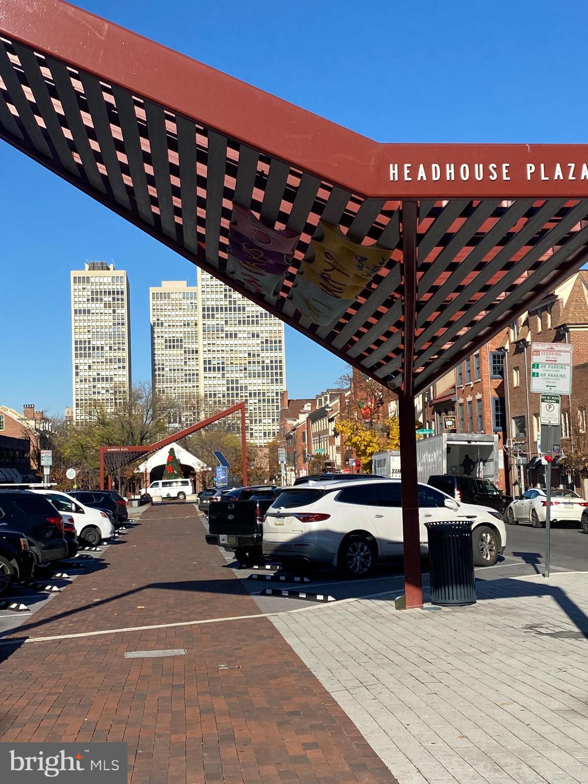 200 LOMBARD 624
