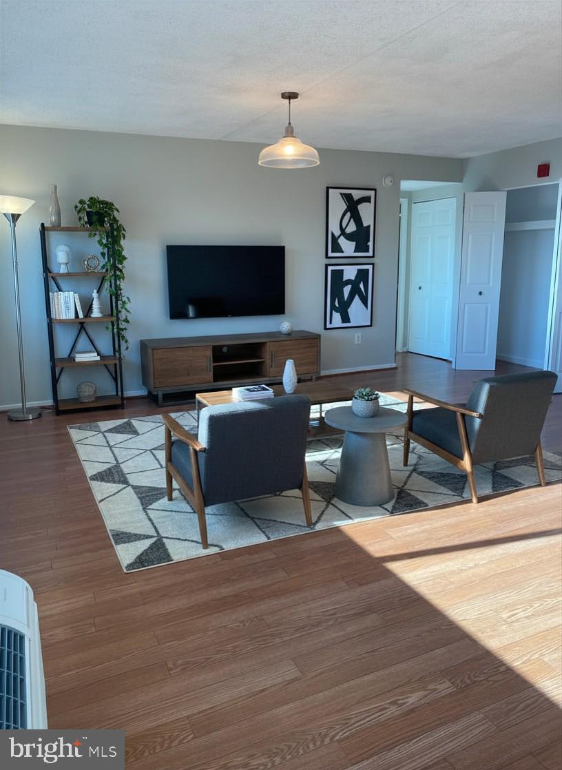 200 LOMBARD 624