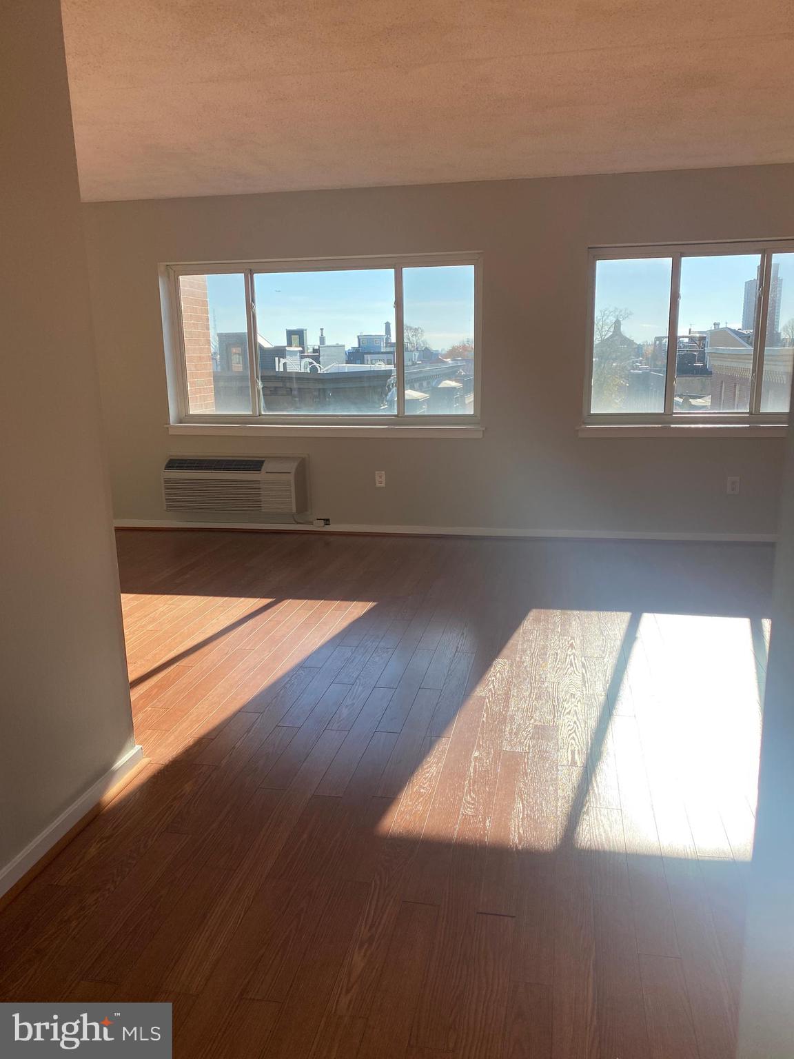 200 LOMBARD 624