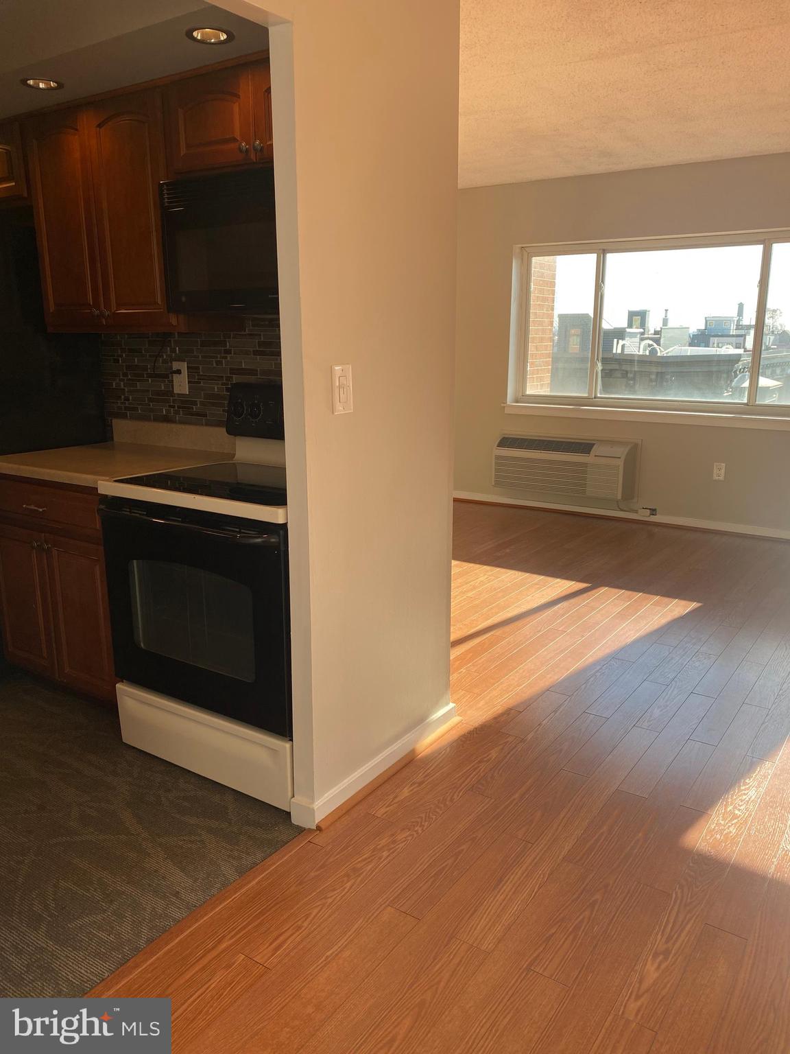 200 LOMBARD 624
