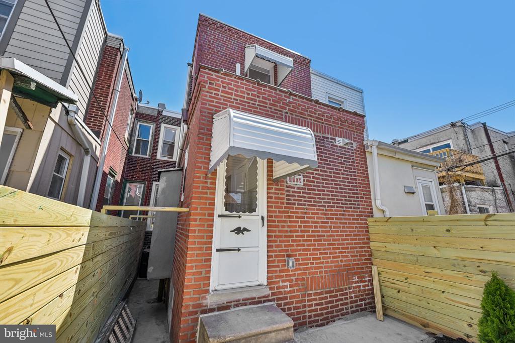 2984 CEDAR STREET