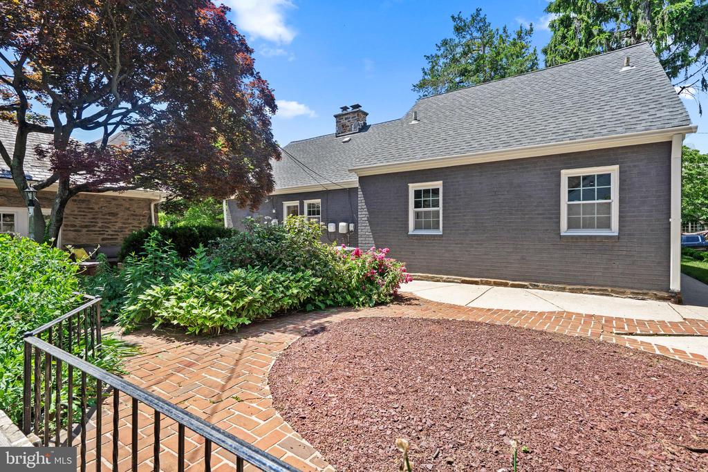 3226 W PENN STREET