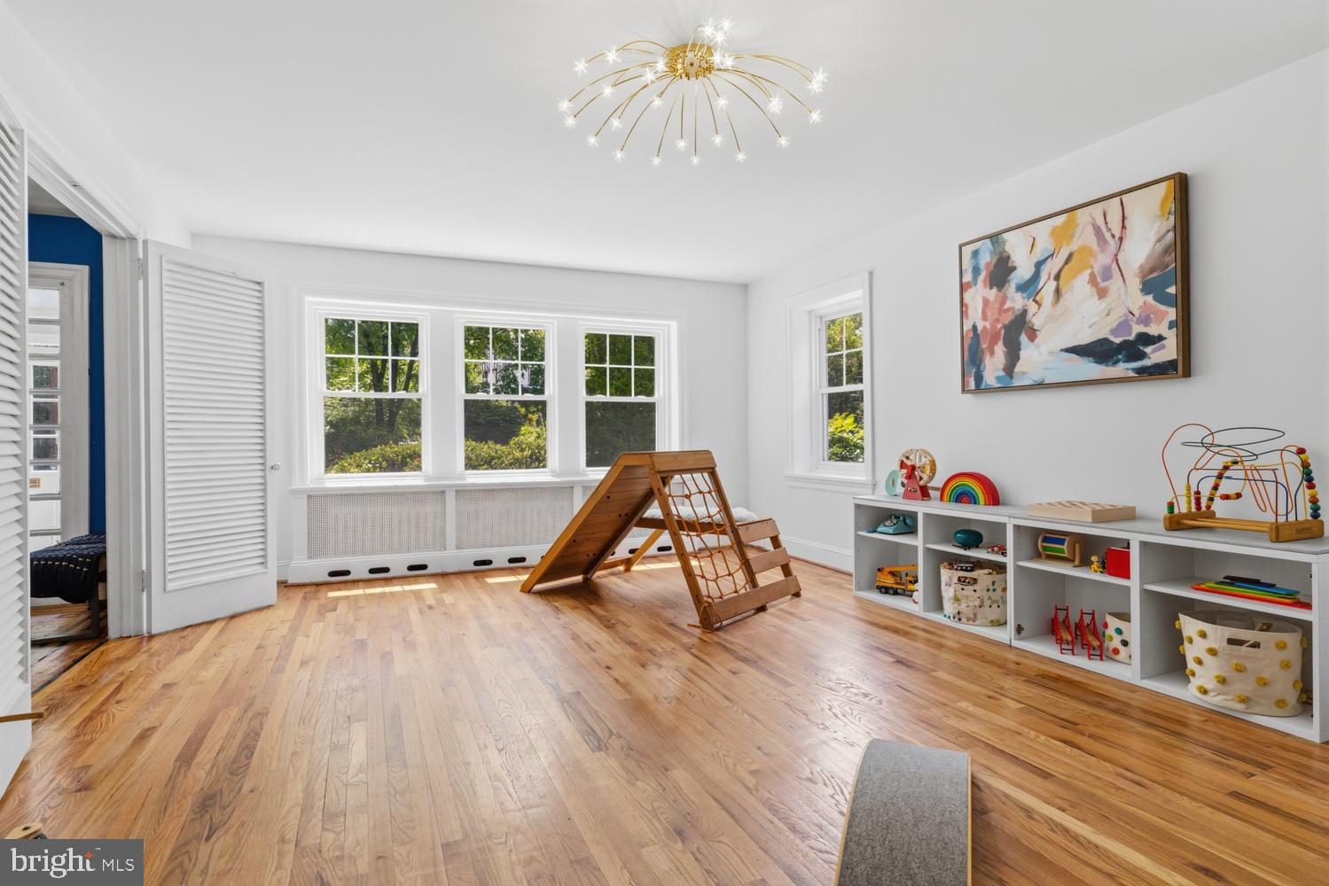 607 W CLIVEDEN STREET