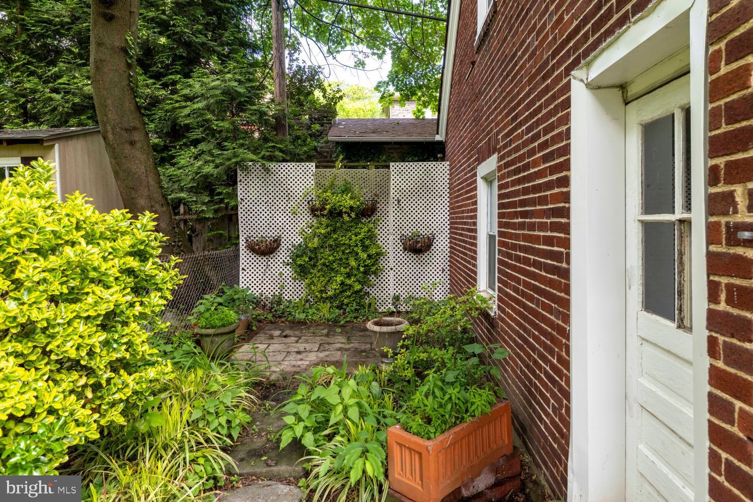 607 W CLIVEDEN STREET