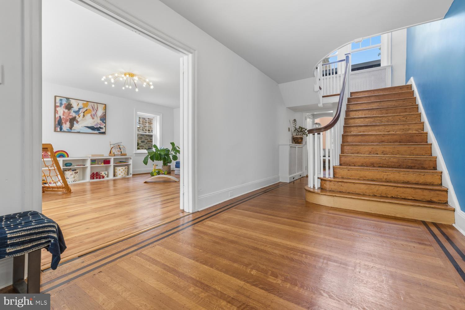 607 W CLIVEDEN STREET