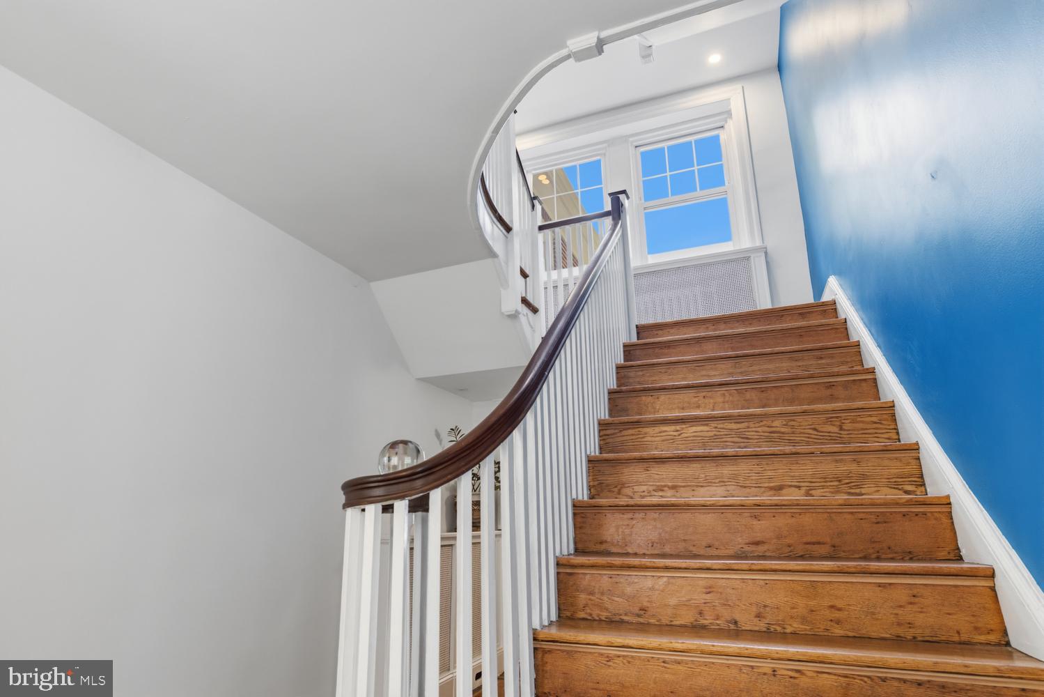 607 W CLIVEDEN STREET