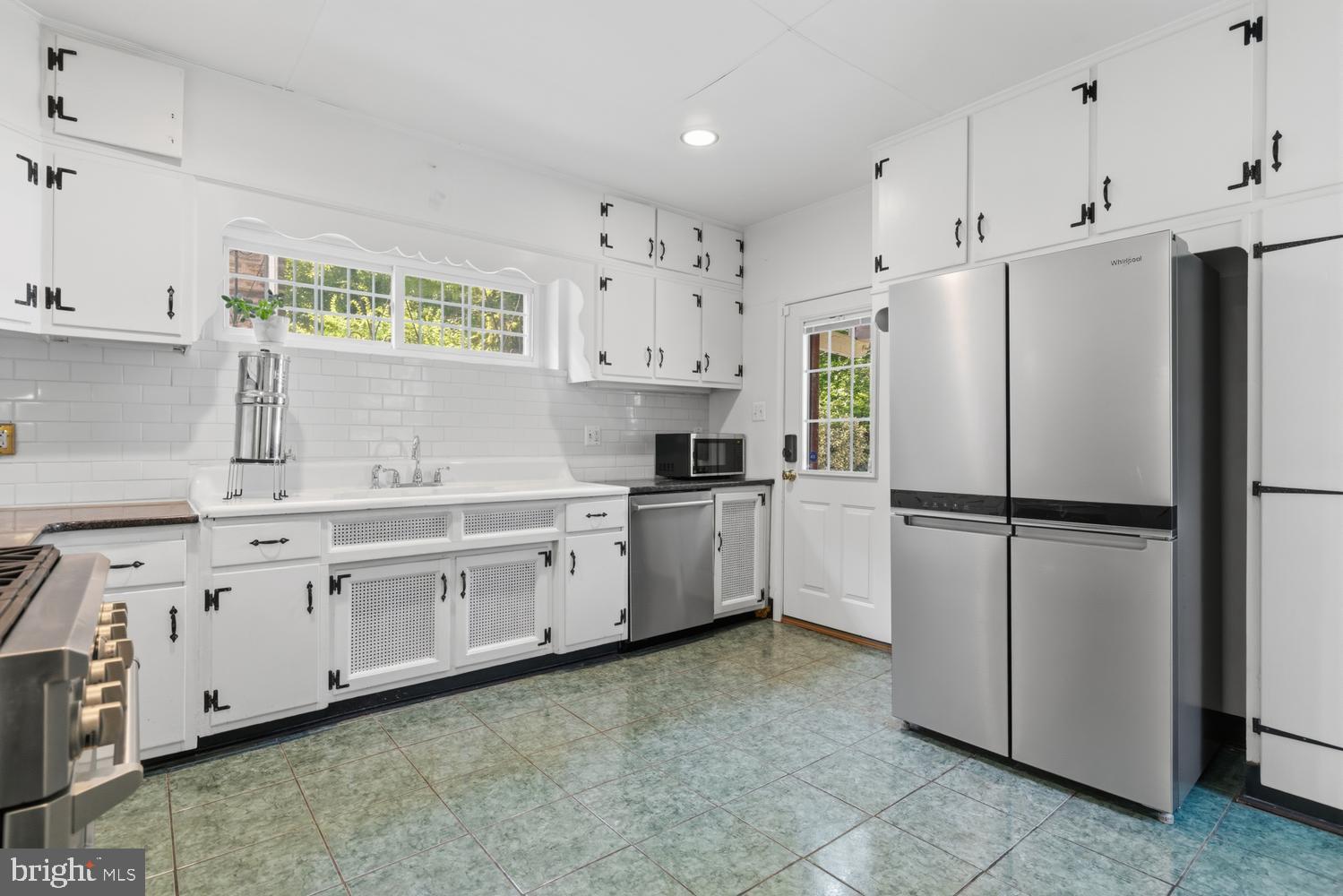 607 W CLIVEDEN STREET
