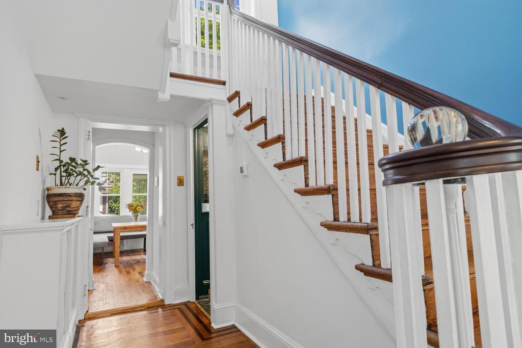 607 W CLIVEDEN STREET